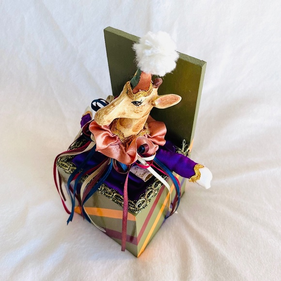 Katherine’s Collection Vintage Giraffe Music Box By Wayne Kleski - Picture 7 of 16